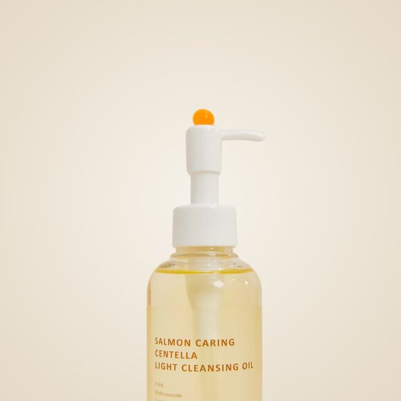HEVEBLUE Salmon Caring Centella Light Cleansing Oil 250ml - Picture 3 of 4